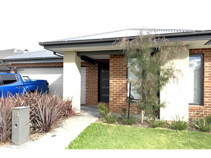 3 Labrador Street, Clyde North VIC 3978