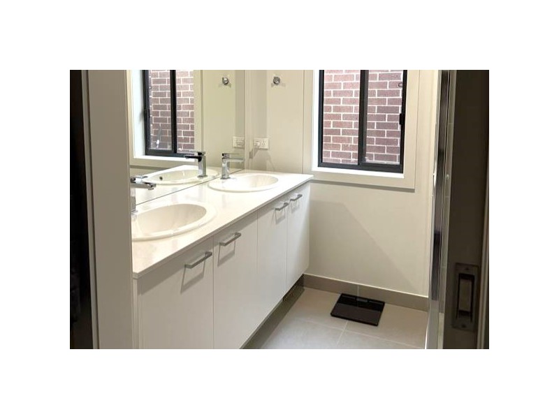 3 Labrador Street, Clyde North VIC 3978