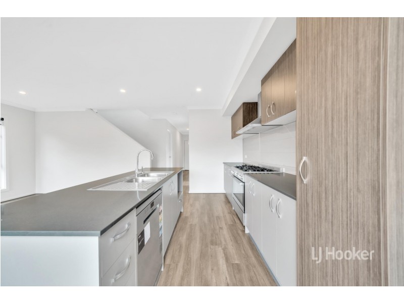 18 Arenal Drive, Truganina VIC 3029