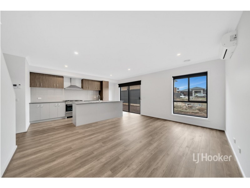 18 Arenal Drive, Truganina VIC 3029