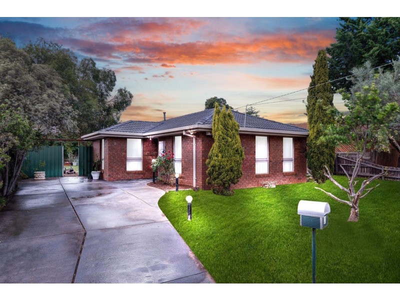 8 Dobell Crescent, Werribee VIC 3030