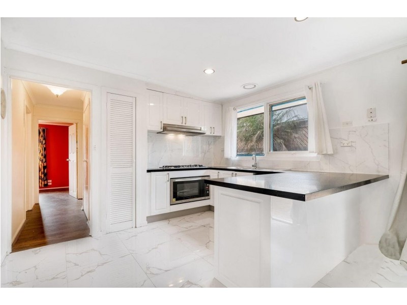 8 Dobell Crescent, Werribee VIC 3030