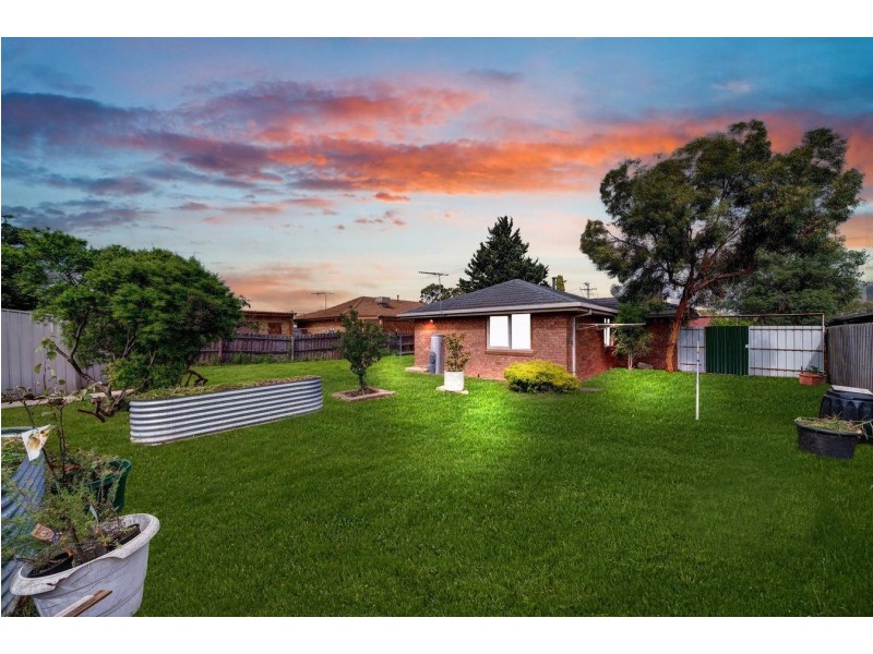 8 Dobell Crescent, Werribee VIC 3030