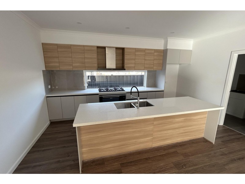 7 Distaff Way, Rockbank VIC 3335