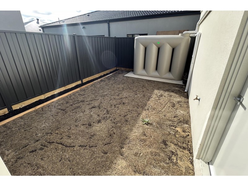 7 Distaff Way, Rockbank VIC 3335