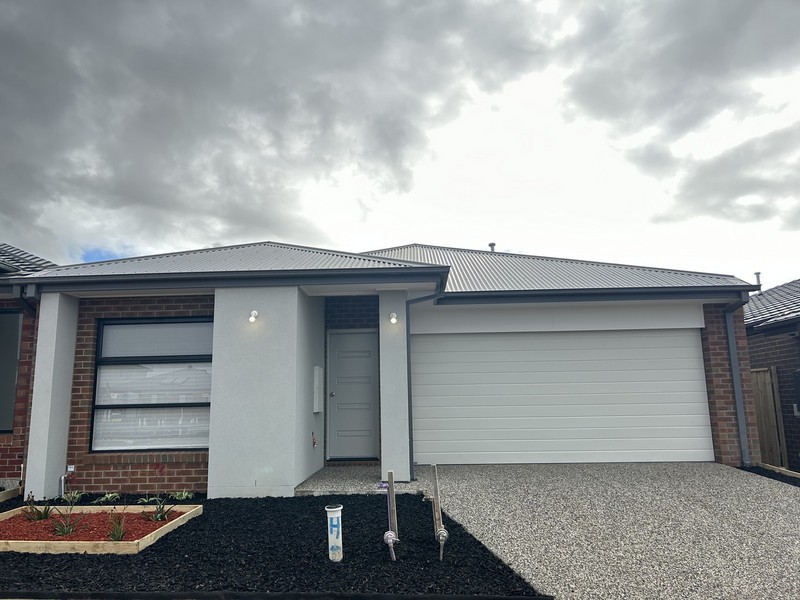 16 Petersborough Rise, Werribee VIC 3030