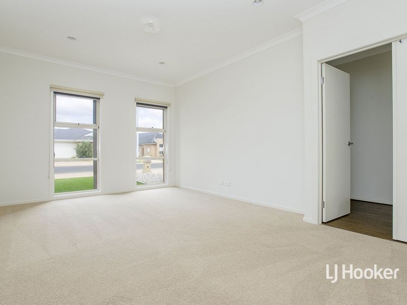 165 Sanctuary Lakes South Boulevar, Sanctuary Lakes VIC 3030