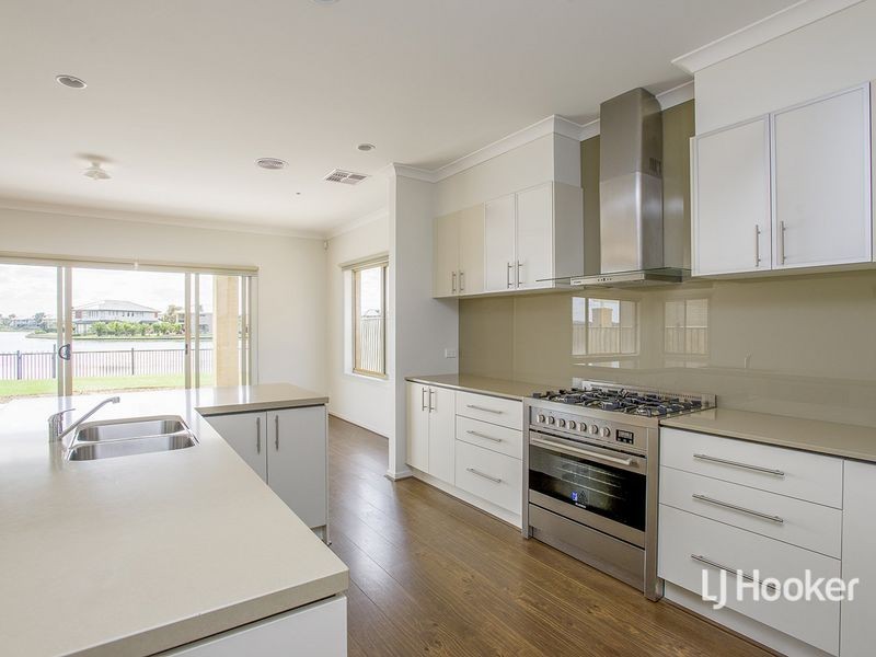 165 Sanctuary Lakes South Boulevar, Sanctuary Lakes VIC 3030