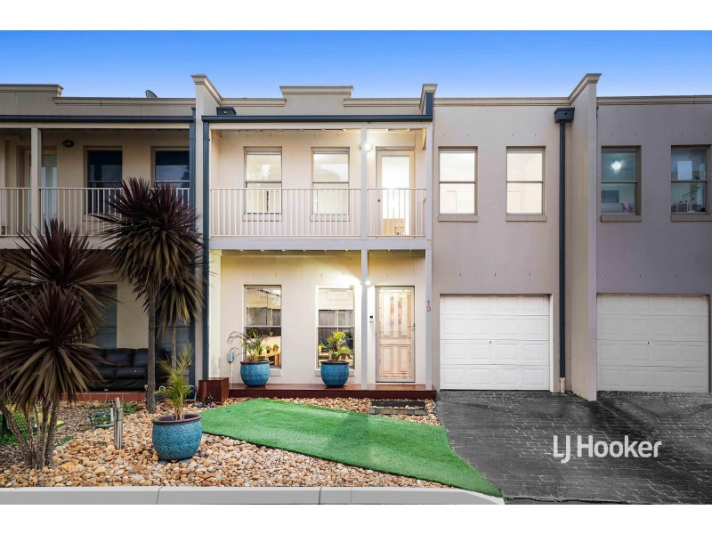 13/14 Mickleton Grove, Point Cook VIC 3030