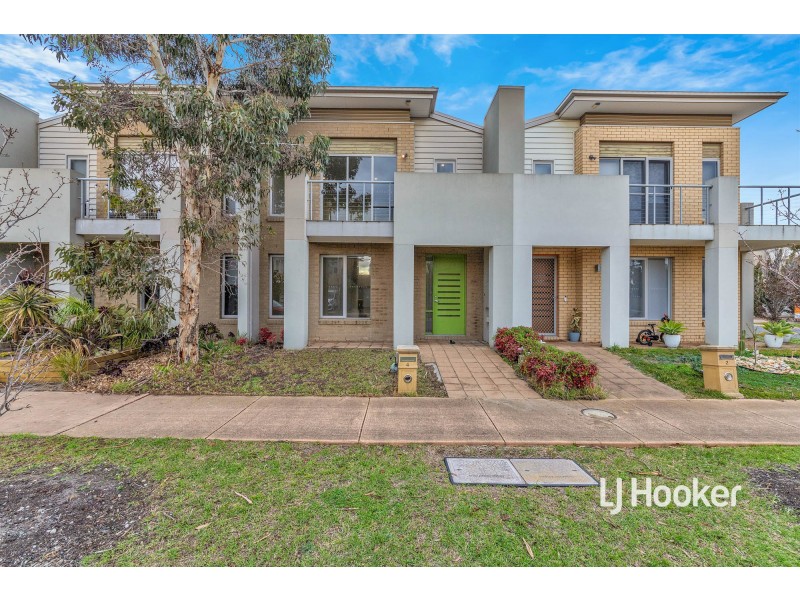 4 Broadbeach Circuit, Sanctuary Lakes VIC 3030