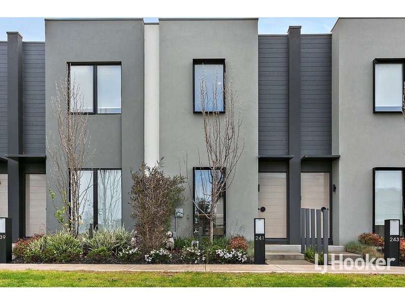 241 Waterhaven Boulevard, Point Cook VIC 3030