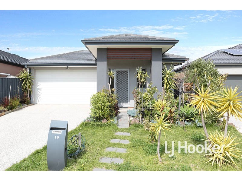 19 Banbury Street, Williams Landing VIC 3027