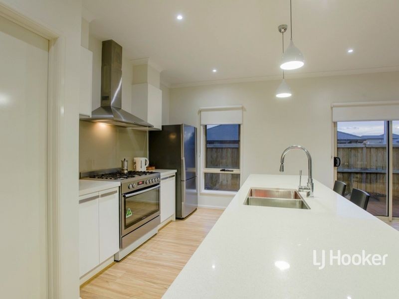 8 Jones Way, Williams Landing VIC 3027