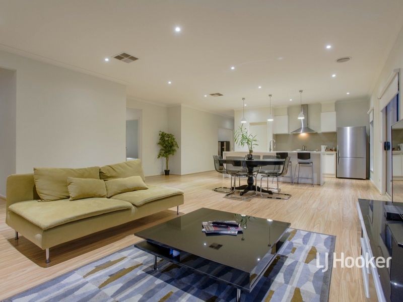 8 Jones Way, Williams Landing VIC 3027