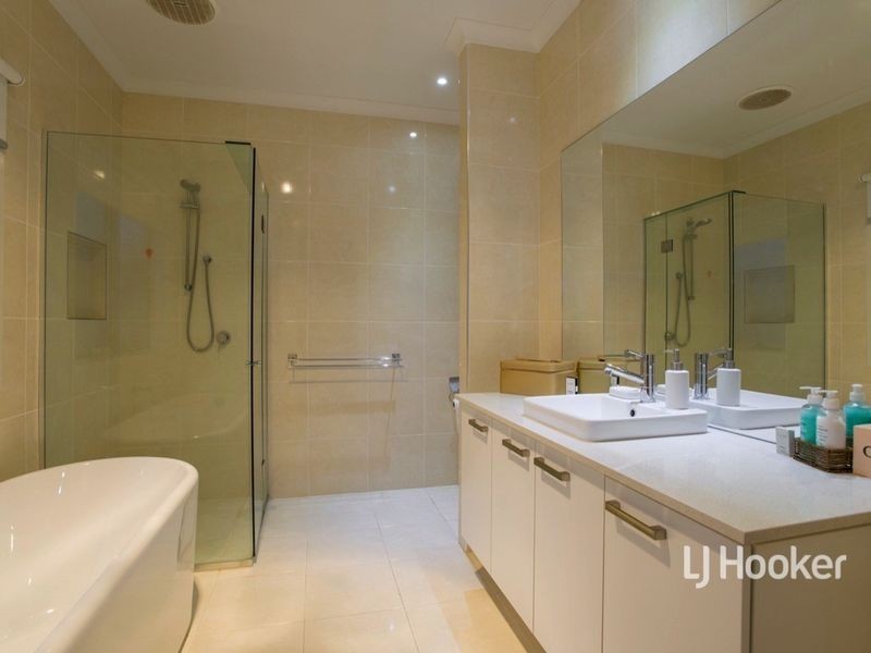 8 Jones Way, Williams Landing VIC 3027