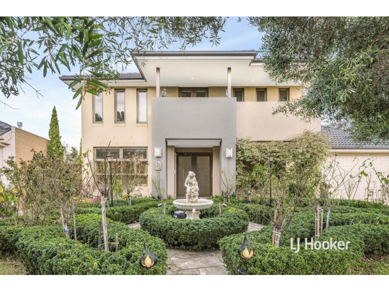 8 Sandhill Rise, Sanctuary Lakes VIC 3030