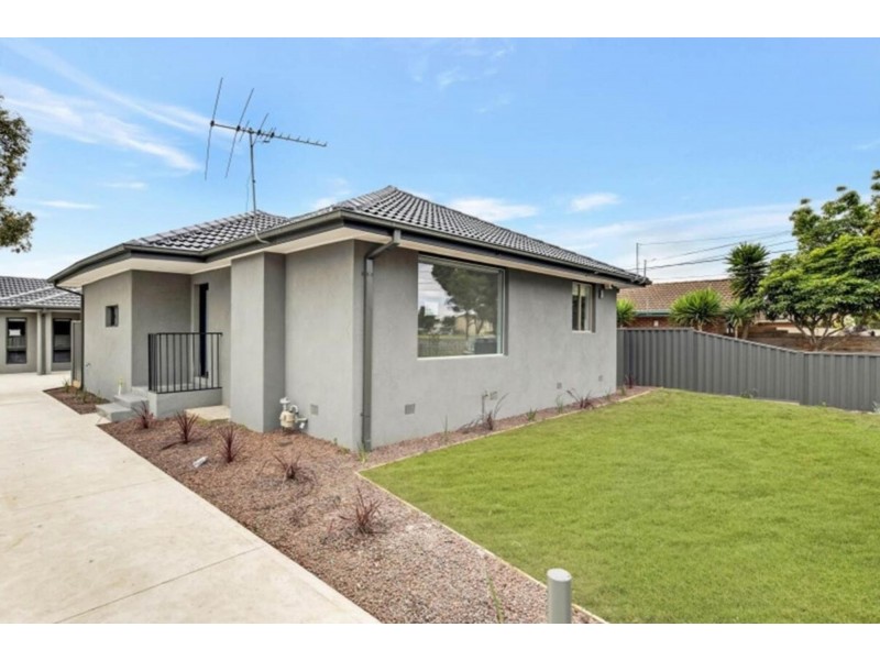 1/12 Silver Street, Werribee VIC 3030