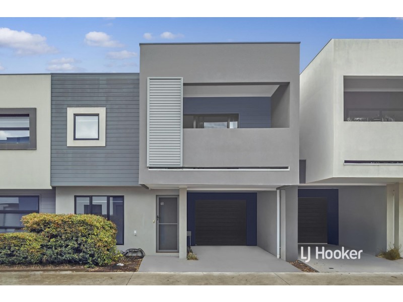 16 Nugget Way, Cranbourne East VIC 3977