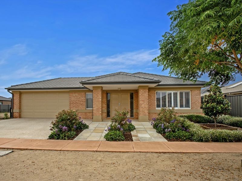 15 Tennant Street, Point Cook VIC 3030