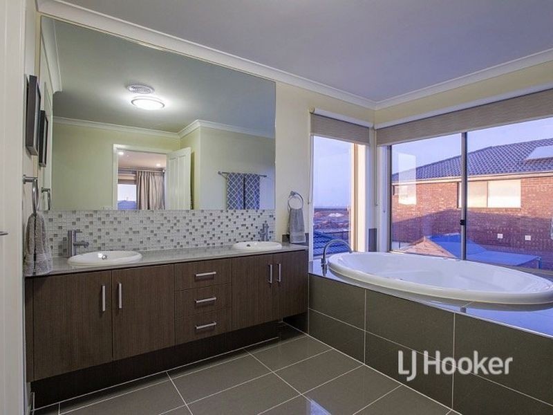 2 Bay Way, Point Cook VIC 3030