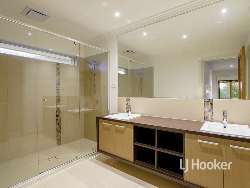 62 Sanctuary Lakes East Boulevard, Sanctuary Lakes VIC 3030