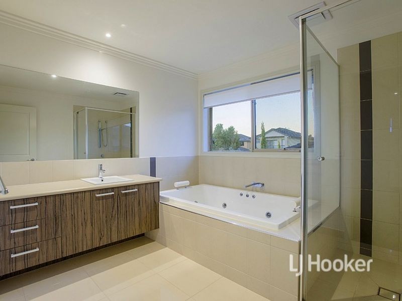 62 Sanctuary Lakes East Boulevard, Sanctuary Lakes VIC 3030