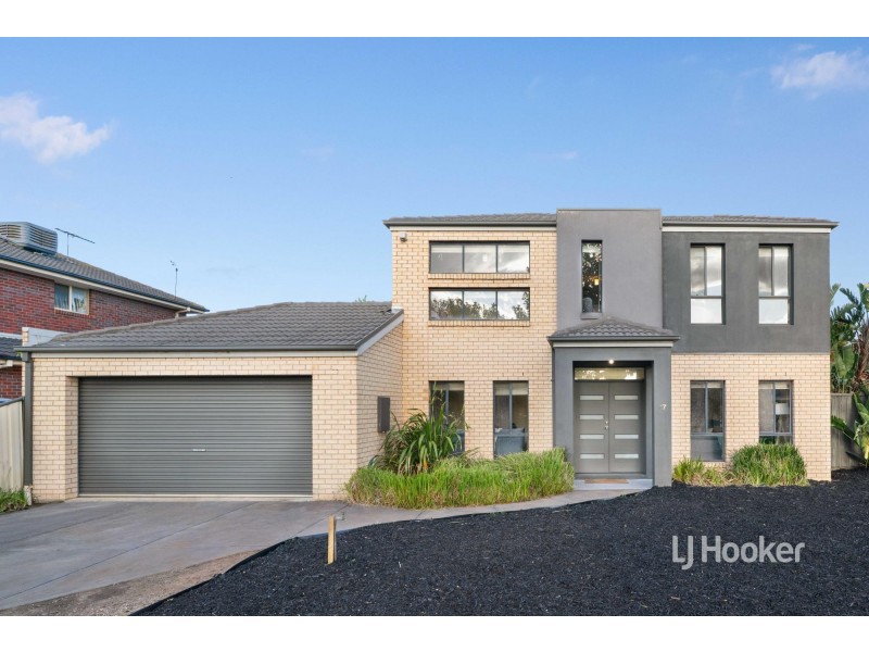 17 Siracusa Avenue, Point Cook VIC 3030