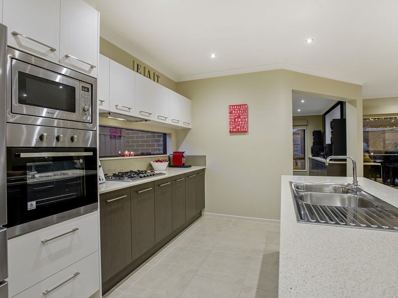 8 Hugo Drive, Point Cook VIC 3030