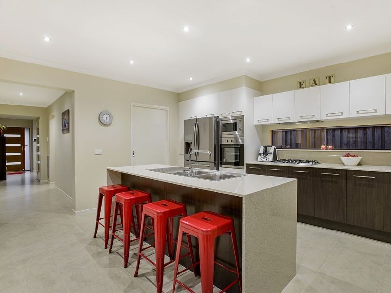 8 Hugo Drive, Point Cook VIC 3030