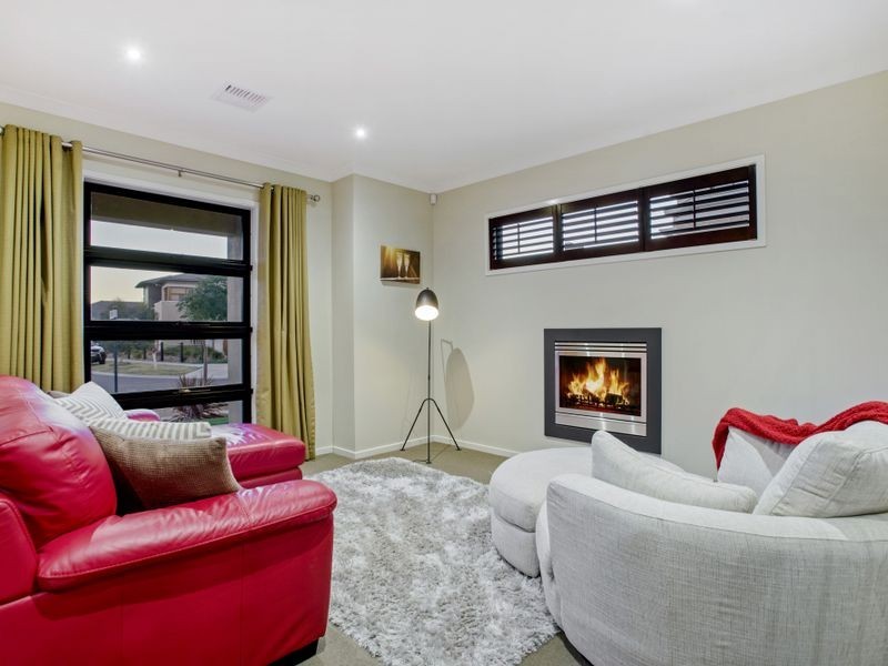 8 Hugo Drive, Point Cook VIC 3030