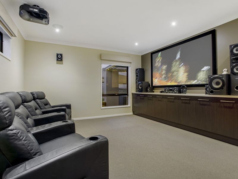 8 Hugo Drive, Point Cook VIC 3030