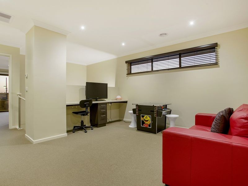 8 Hugo Drive, Point Cook VIC 3030