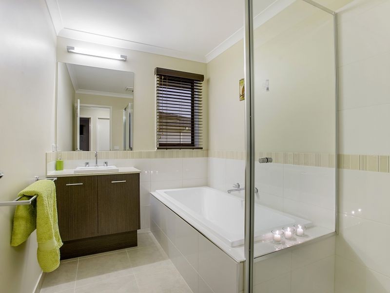 8 Hugo Drive, Point Cook VIC 3030