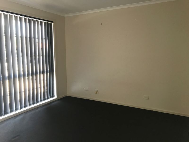 10 Pardalote Close, Werribee VIC 3030