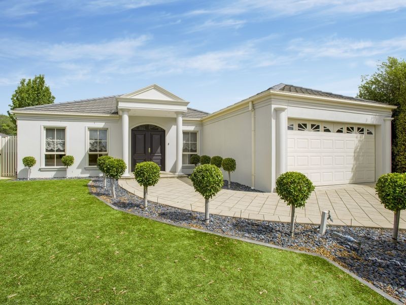16 John Lecky Road, Altona Meadows VIC 3028