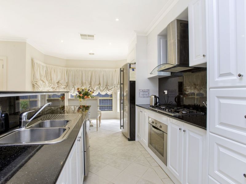 16 John Lecky Road, Altona Meadows VIC 3028