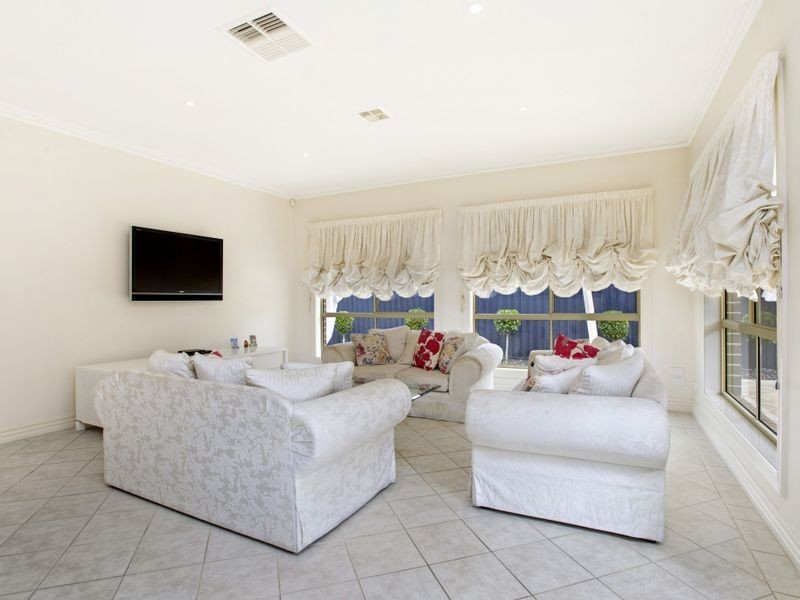 16 John Lecky Road, Altona Meadows VIC 3028