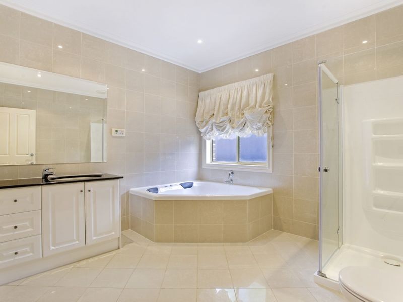 16 John Lecky Road, Altona Meadows VIC 3028