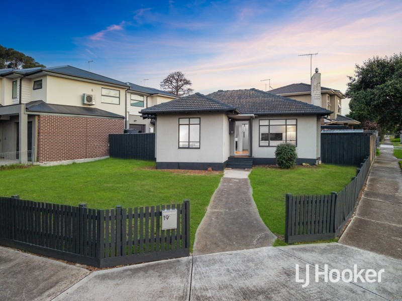 19 Charlesworth Street, Laverton VIC 3028