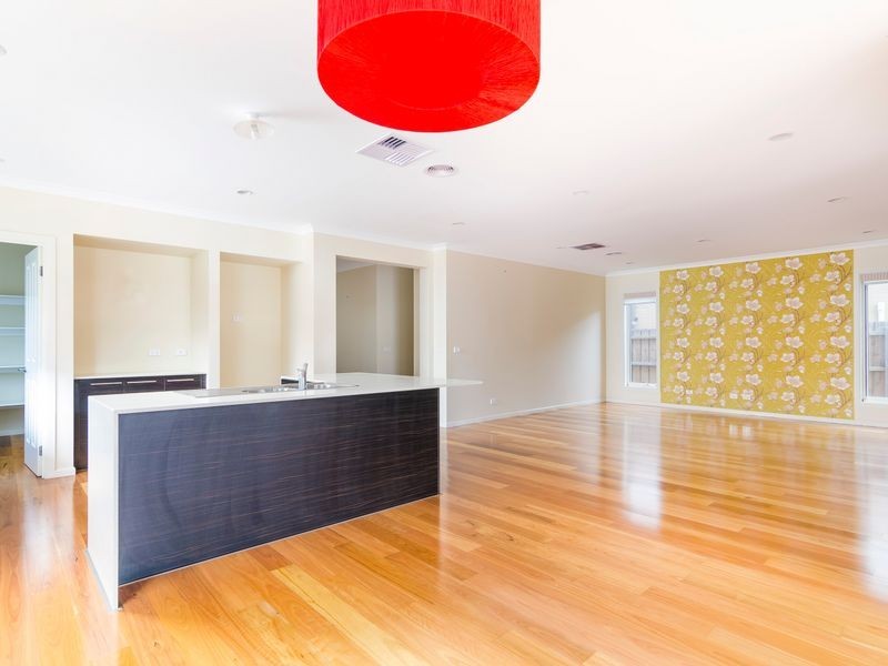 8 Glider Street, Point Cook VIC 3030