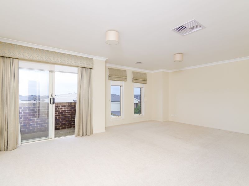 8 Glider Street, Point Cook VIC 3030