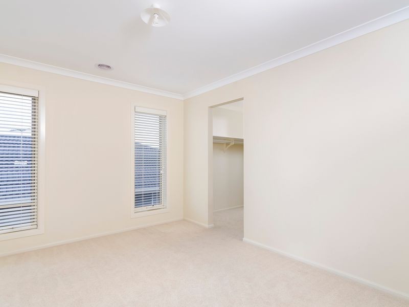 8 Glider Street, Point Cook VIC 3030