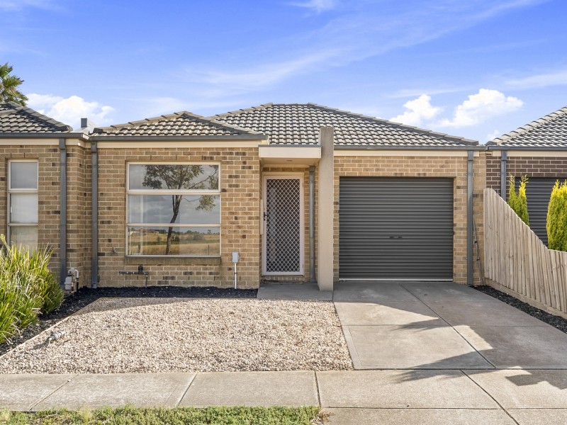 2/76 Westmeadows Lane, Truganina VIC 3029