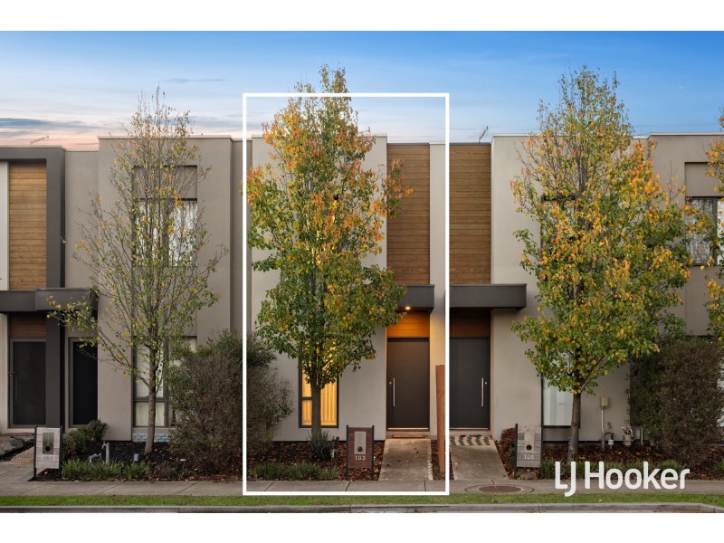 103 Waterhaven Boulevard, Point Cook VIC 3030