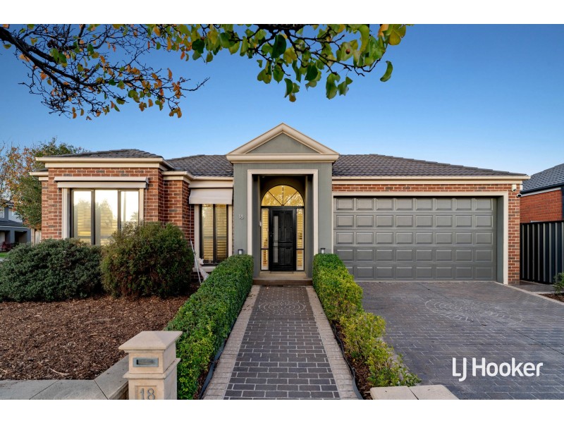 18 Trapani Avenue, Point Cook VIC 3030