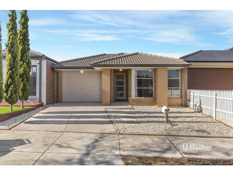 8 Monique Way, Tarneit VIC 3029