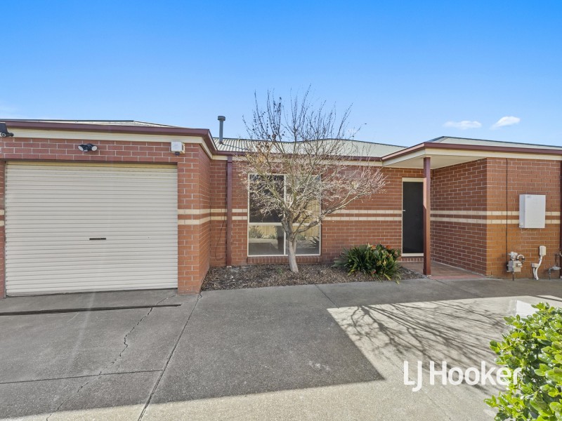 2/45 Songlark Crescent, Werribee VIC 3030