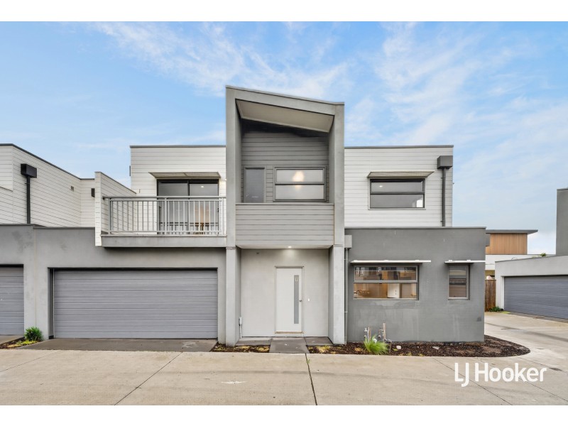 7 Maverick Crescent, Werribee VIC 3030