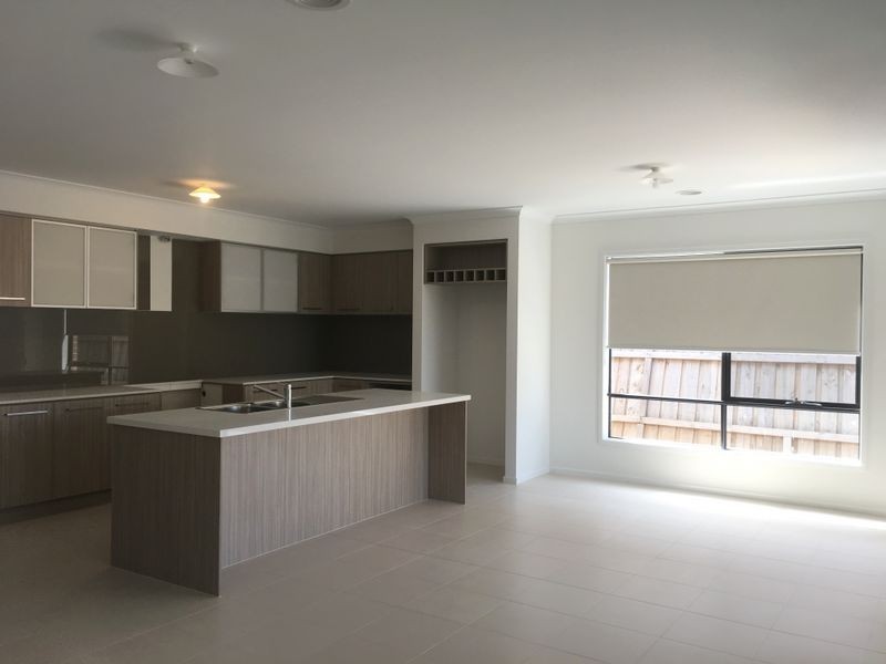 17 Hanworth Avenue, Williams Landing VIC 3027