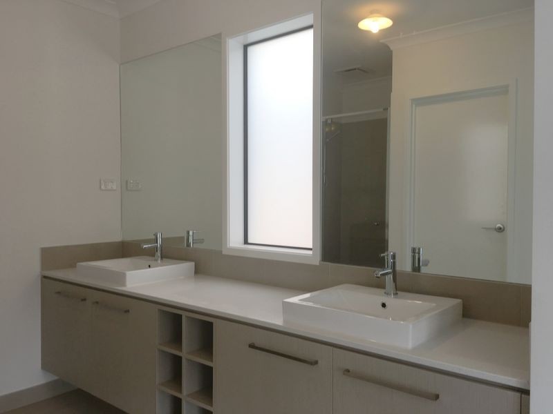 17 Hanworth Avenue, Williams Landing VIC 3027